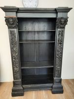 Antikes Bücherregal