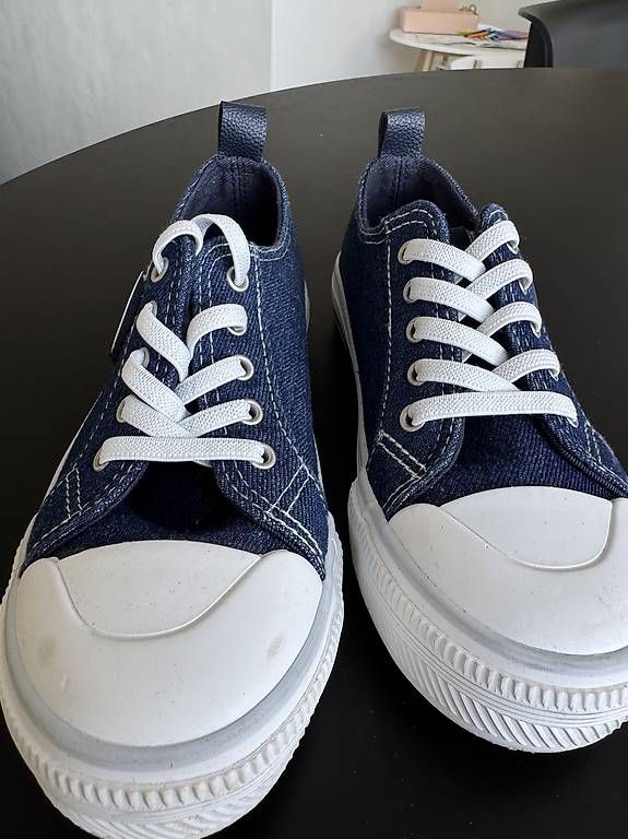 Scarpe per ragazzi: Schuhe GAP Grösse 30 – Usato da Uznach venduto da Drafensteiner 1