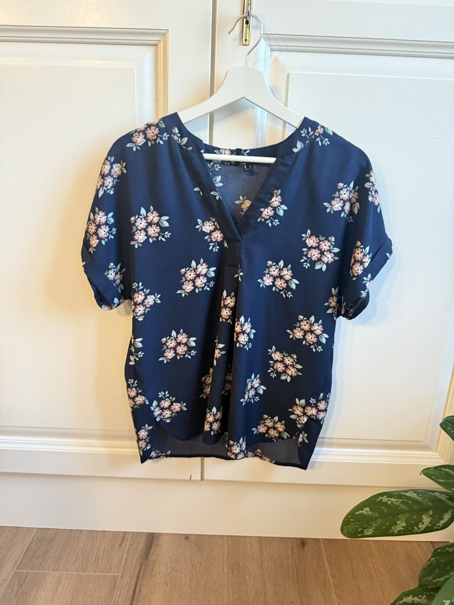 Vero Moda Camicette: VERO MODA BLUSE MIT BLUMENMUSTER – Usato da Kehrsatz venduto da Skoppa