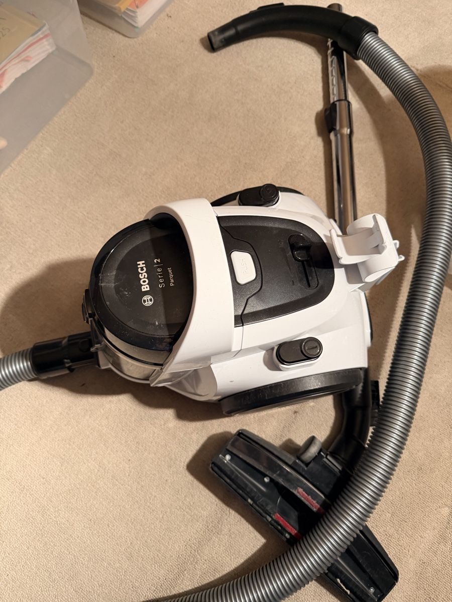 Bosch Aspirapolveri & Accessori: BOSCH Staubsauger ohne Beutel – Usato da HInwil venduto da Camgom 1