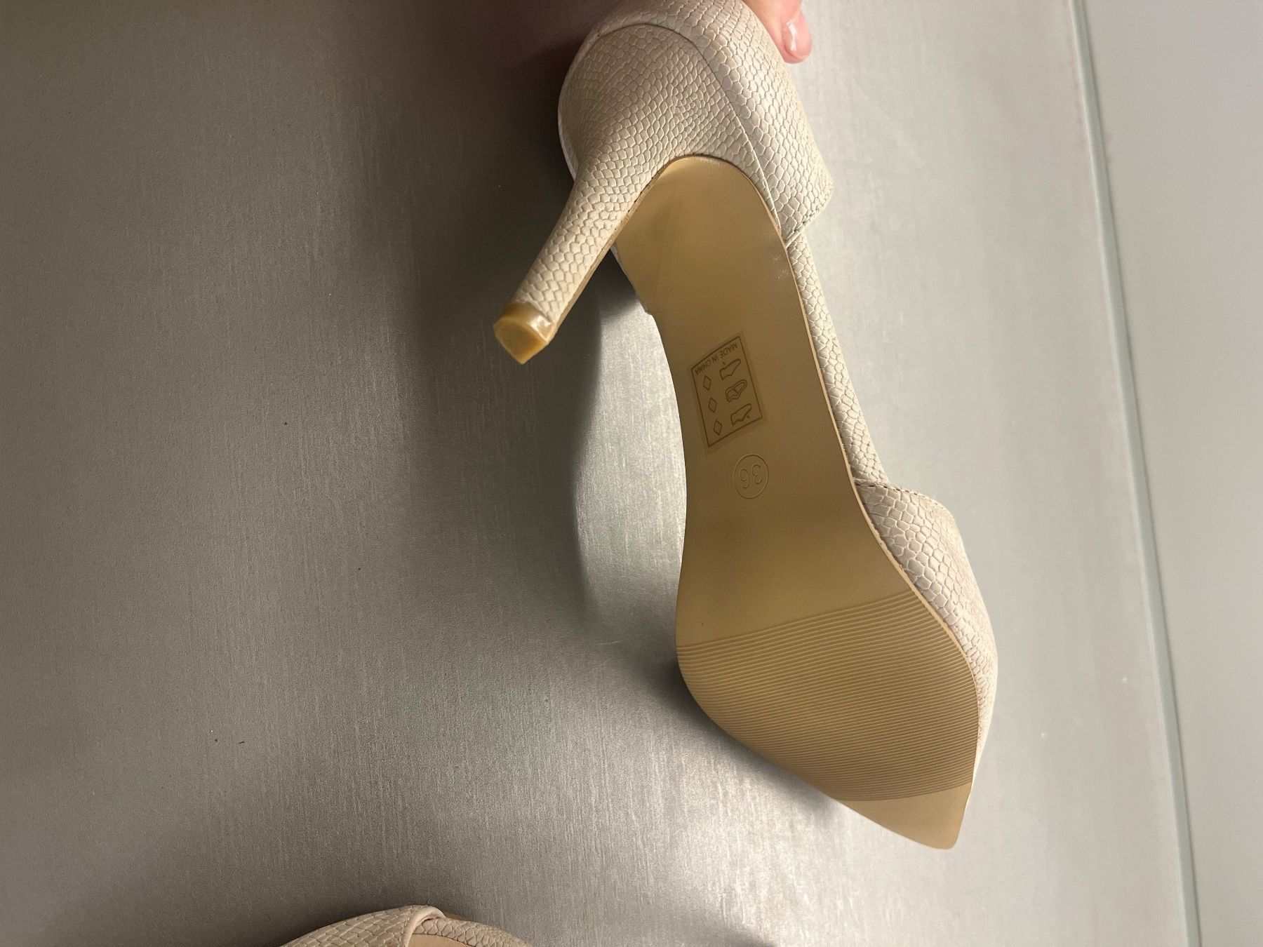 Scarpe da donna: Neue Pumps Gr.36 – Nuovo (secondo la descrizione) da St.Gallen venduto da Monrose 3