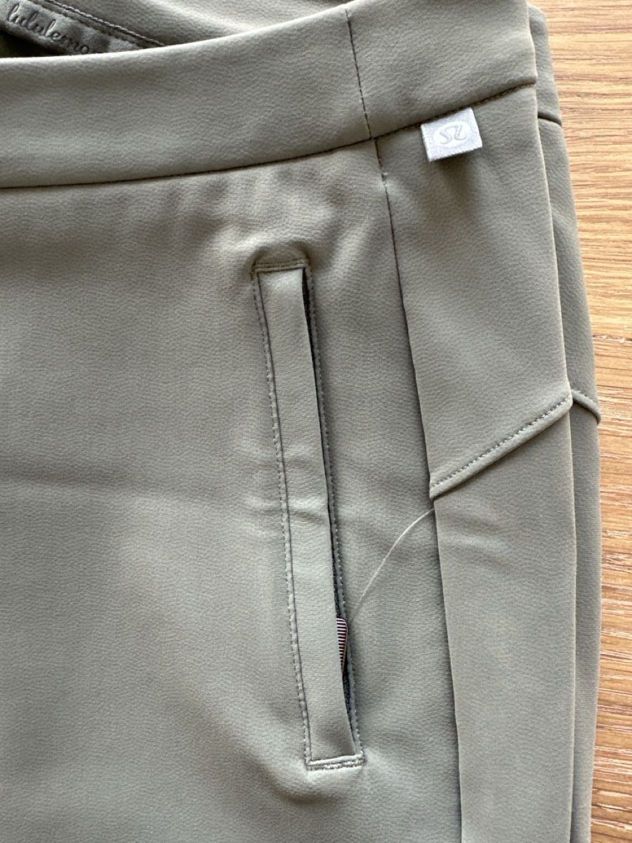 Lululemon Pantaloni: Lululemon ABC Pull-On Pant 6 NWT Olive Green Commute! – Nuovo e nell'imballaggio originale da Binningen venduto da can_s2yh 1