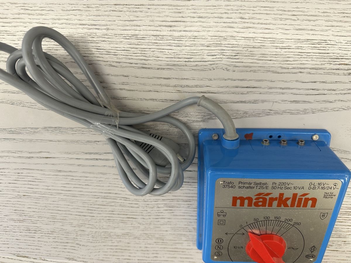 Märklin Modellini di ferrovie: Märklin 37540 Transformator 10 VA – Usato da Lupsingen venduto da New-Haven 1