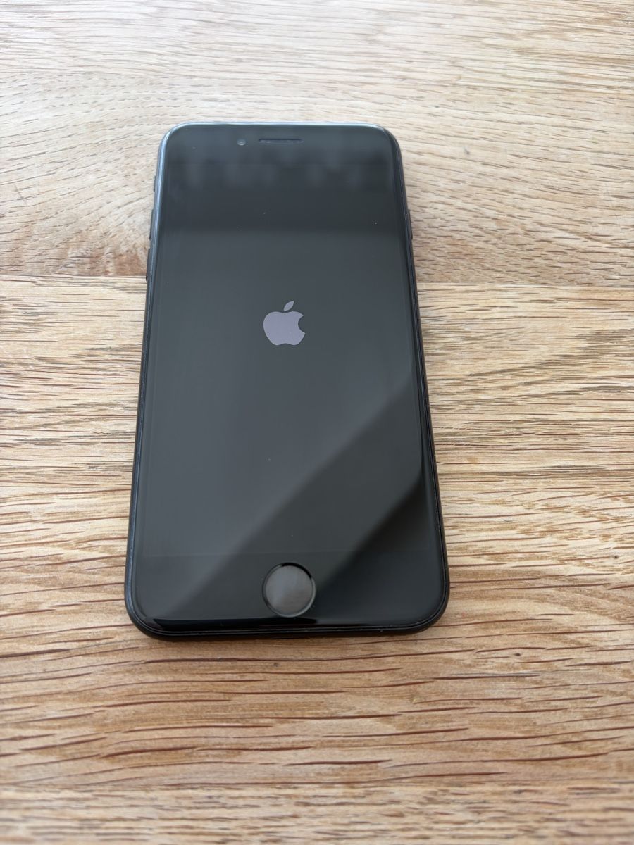 Apple Telefoni cellulari / Smartphones: iphone SE 64 GB black – Usato da Herisau venduto da verkaufen75 1