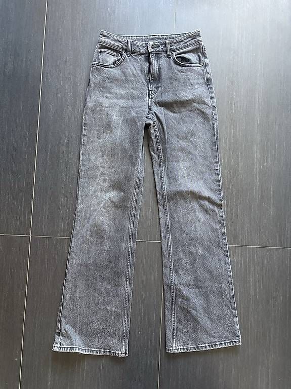 Jeans: Schwarze Jeans Flared Leg S/M – Gebraucht aus St. Gallen von taina123