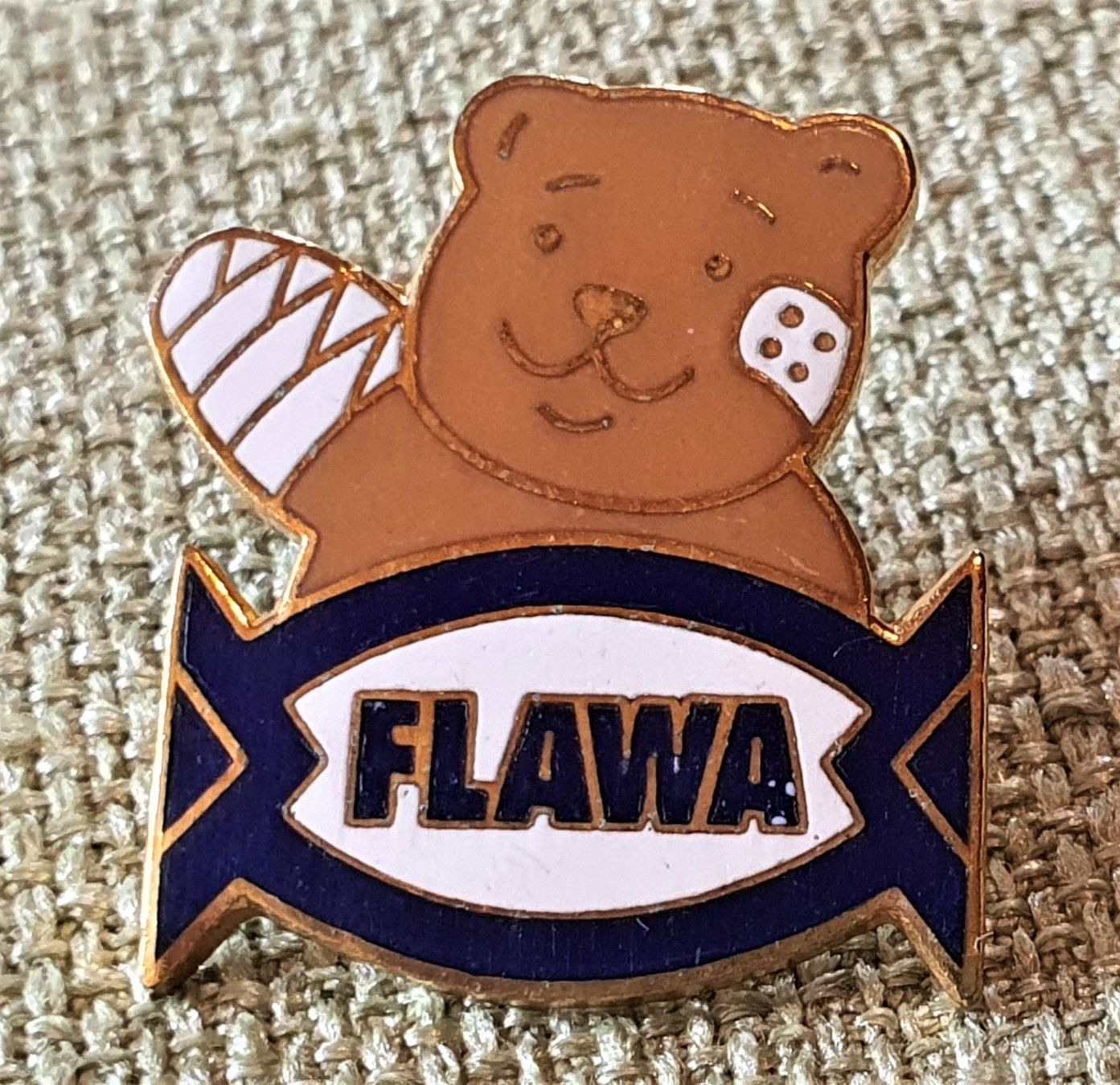 Plaketten & Abzeichen: E824 - Pin Mondo - Flawa brauner Bär – Gebraucht aus Reinach BL von Boston-Verkauf