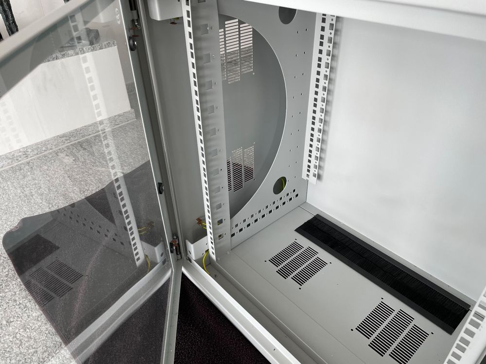 Rittal Server-Rack; 12 HE; grau | Kaufen auf Ricardo