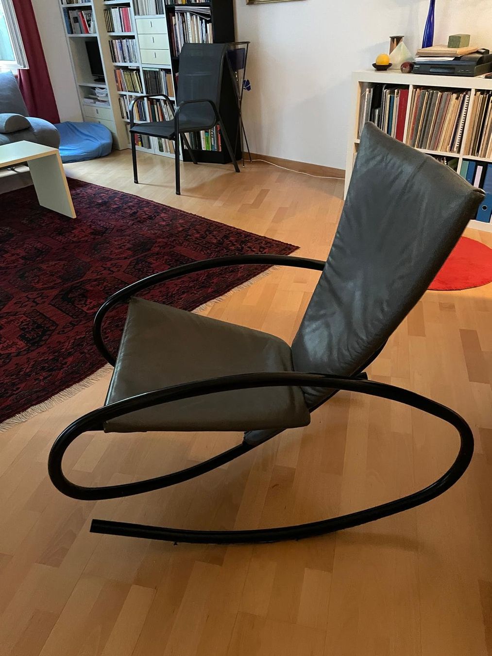 Sedie: Schaukelstuhl Leder grau Metallgestell – Usato da Biel/Bienne venduto da K.Furler 1