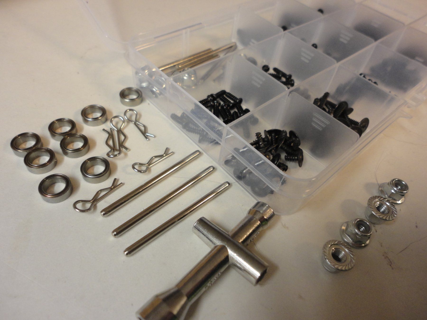 Modellismo RC: Ersatzteilset Schrauben und Teile ferngesteuerte – Nuovo e nell'imballaggio originale da Horgen venduto da RcModell 6