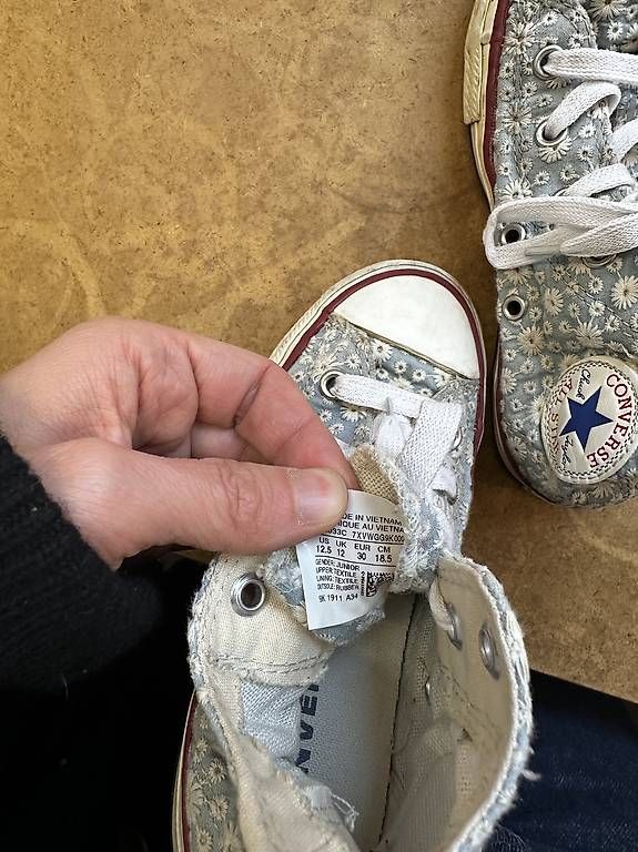 Schuhe für Jungen: Converse Schuhe Bestickt Gr. 30 – Gebraucht aus Bonstetten von YinNation 3