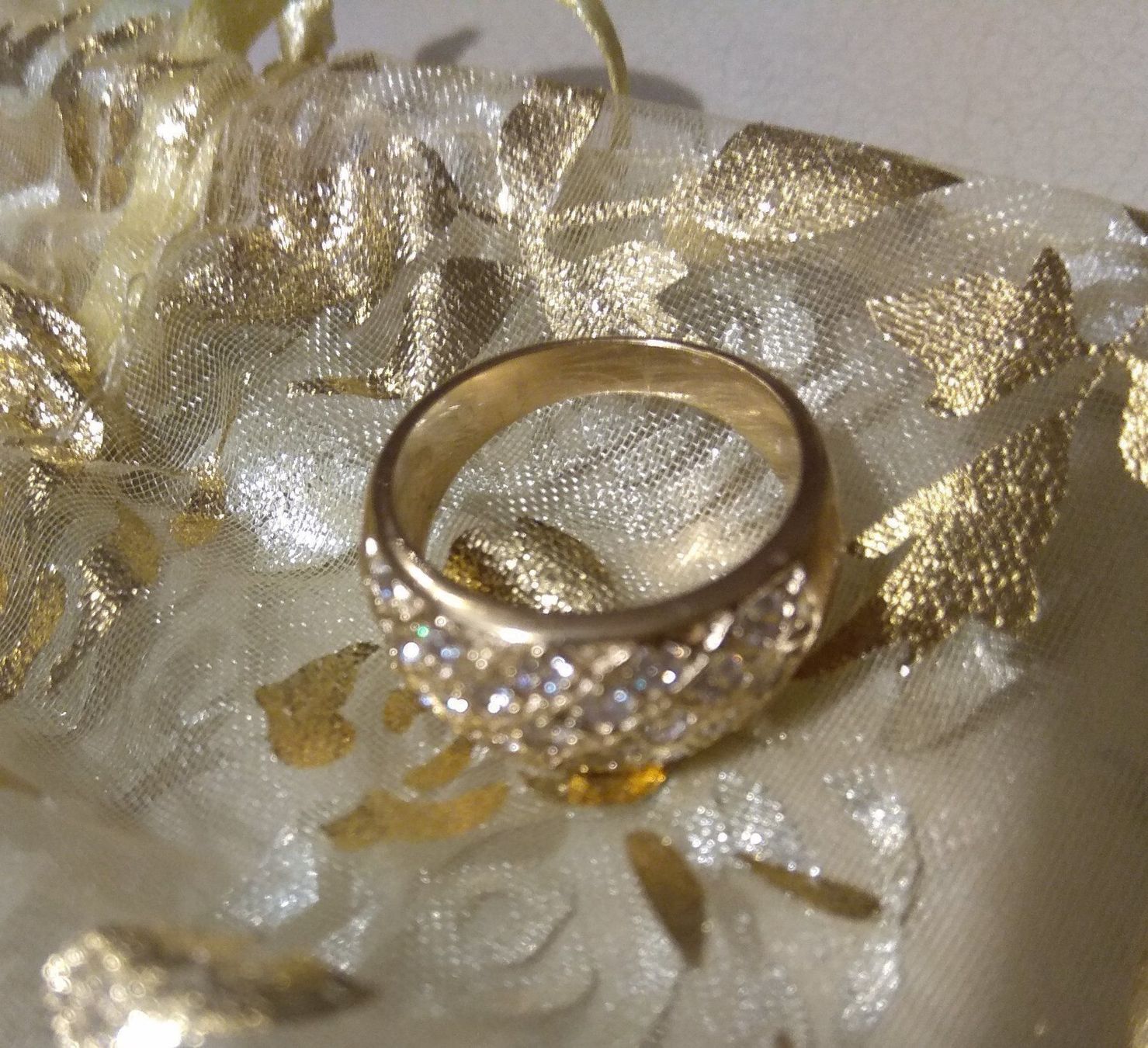 Anelli: Vergoldeter Ring mit Strass Steinen Gr. 51 – Nuovo e nell'imballaggio originale da Münchenbuchsee venduto da Daniel0133 3