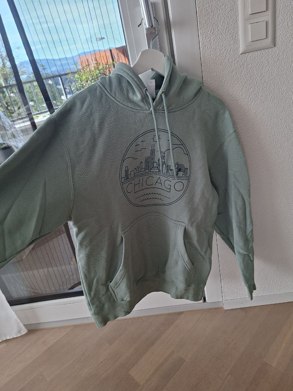Pullover & Sweatshirts: Chicago Kapuzenpullover grün – Neu (gemäss Beschreibung) aus St. Gallenkappel von cha_k29l 1