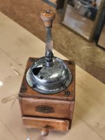 Antike Kaffeemühle "HAHA" Geschmiedetes Mahle (A23)
