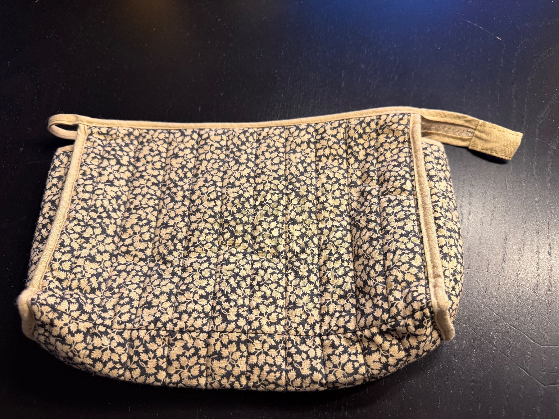Custodie per cosmetici: Vintage Kosmetiktasche, gesteppt, mit Blumenmuster! – Usato da Erstfeld venduto da Mario_boe0