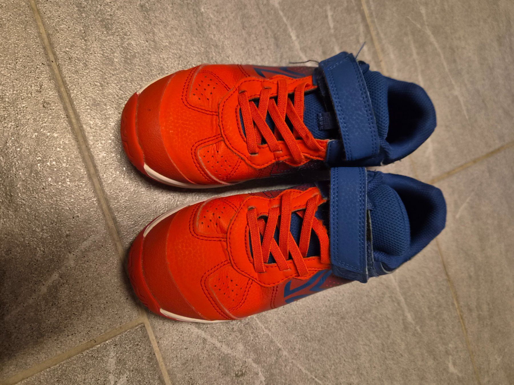 Schuhe für Mädchen: 2 × Hallen- oder Turnschuhe Gr.36 – Gebraucht aus Konolfingen von torina85 3