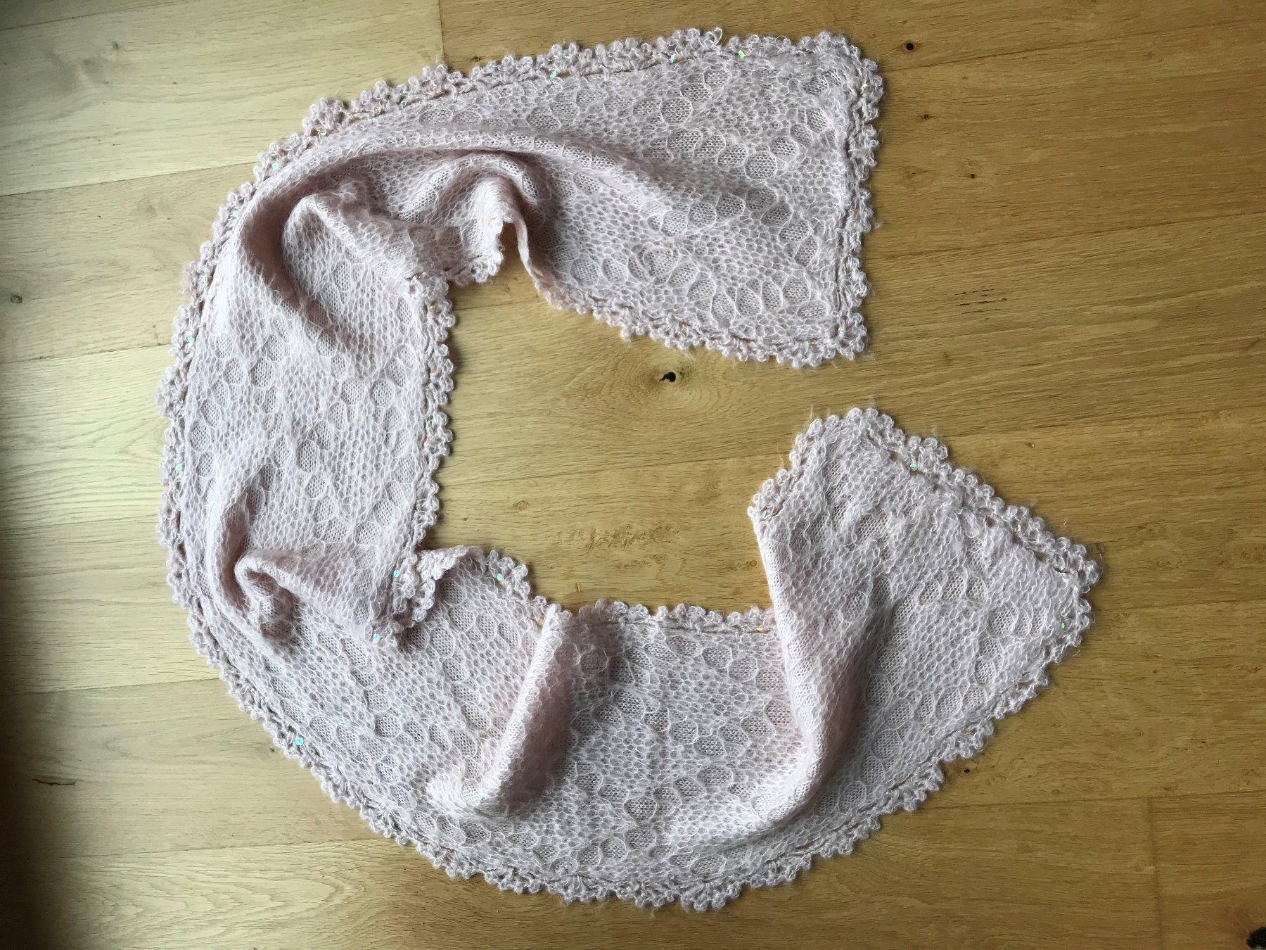 Foulard & Sciarpe: Rosa Winter-Schal mit Pailletten – Nuovo (secondo la descrizione) da Zürich venduto da LisM.