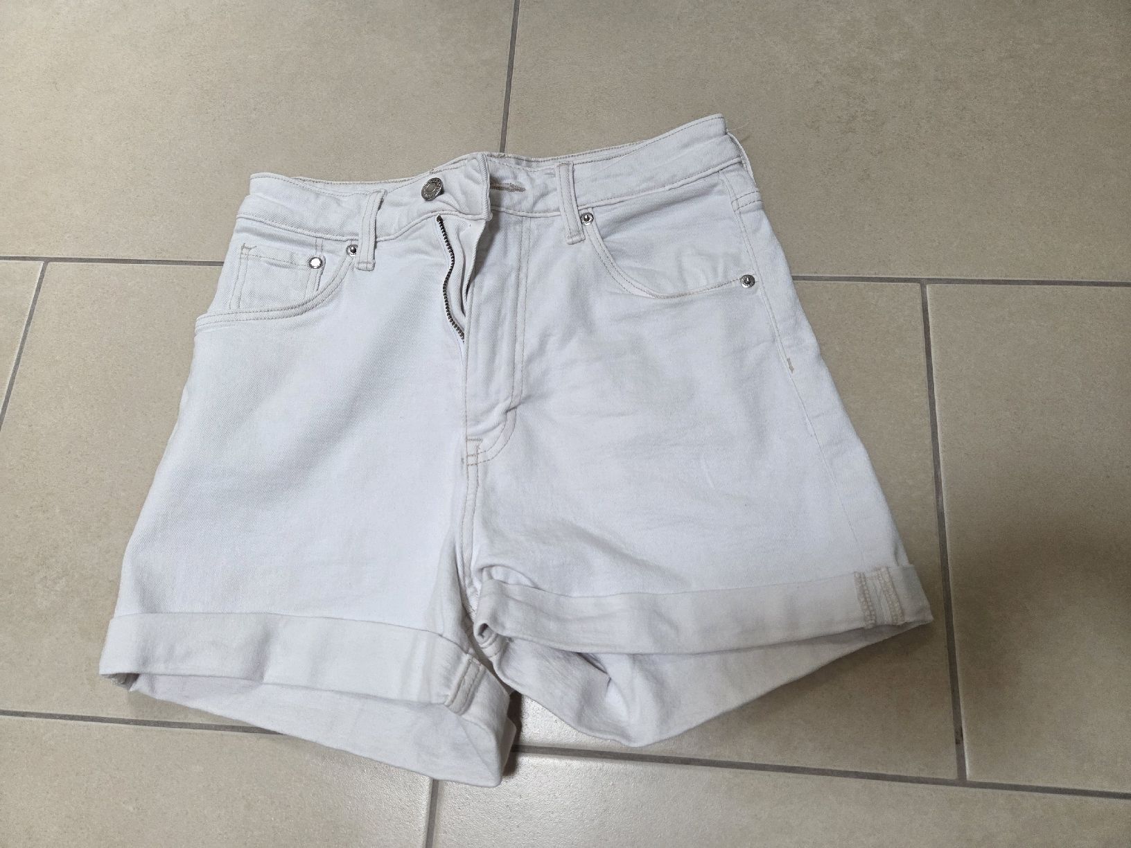 H&M Hosen: drei Shorts gr 36 – Gebraucht aus Aadorf von JFPS 2