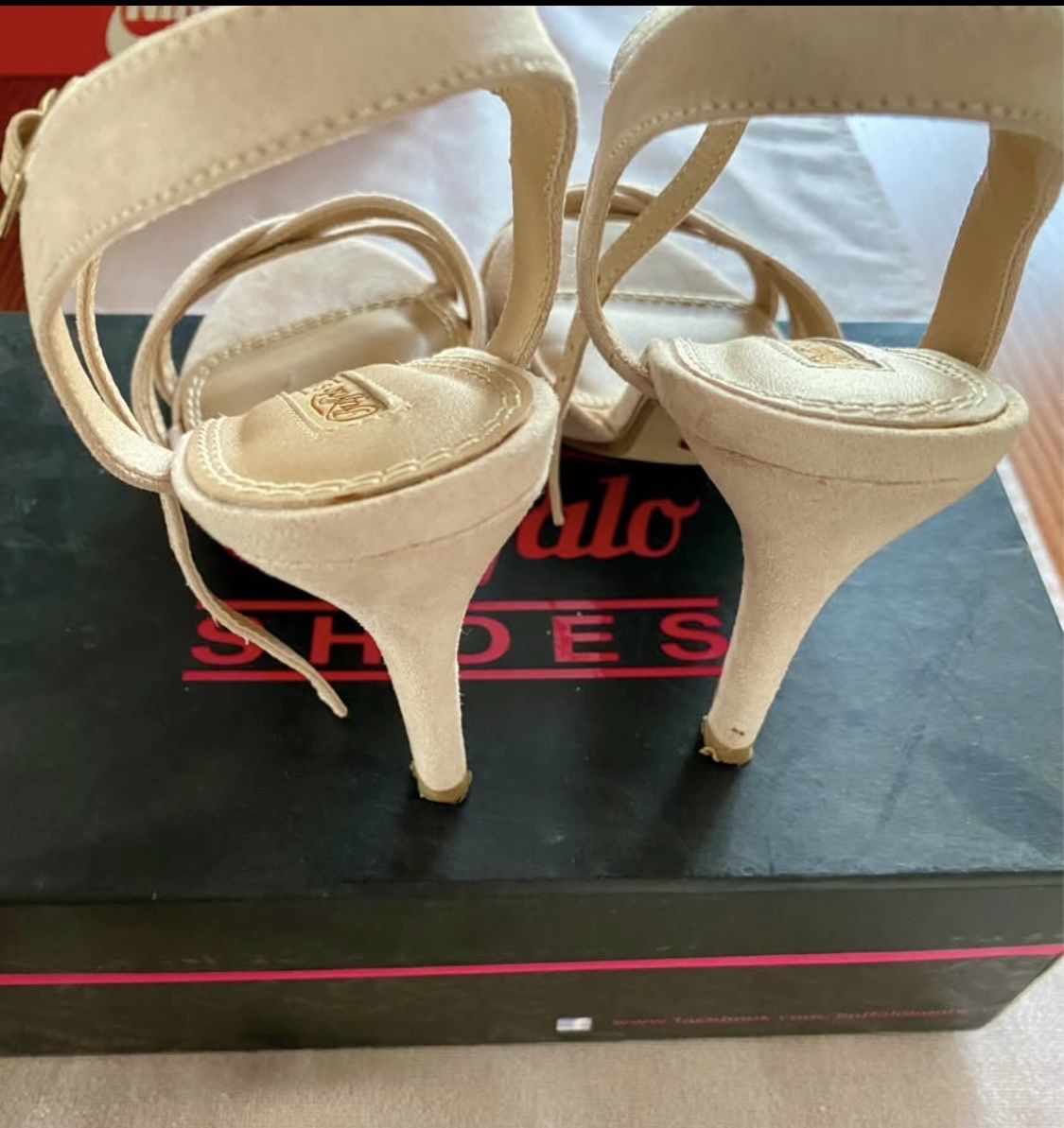 Buffalo Scarpe da donna: Buffalo Sandale beige – Nuovo (secondo la descrizione) da St. Margrethen SG venduto da lar_8z5g 2
