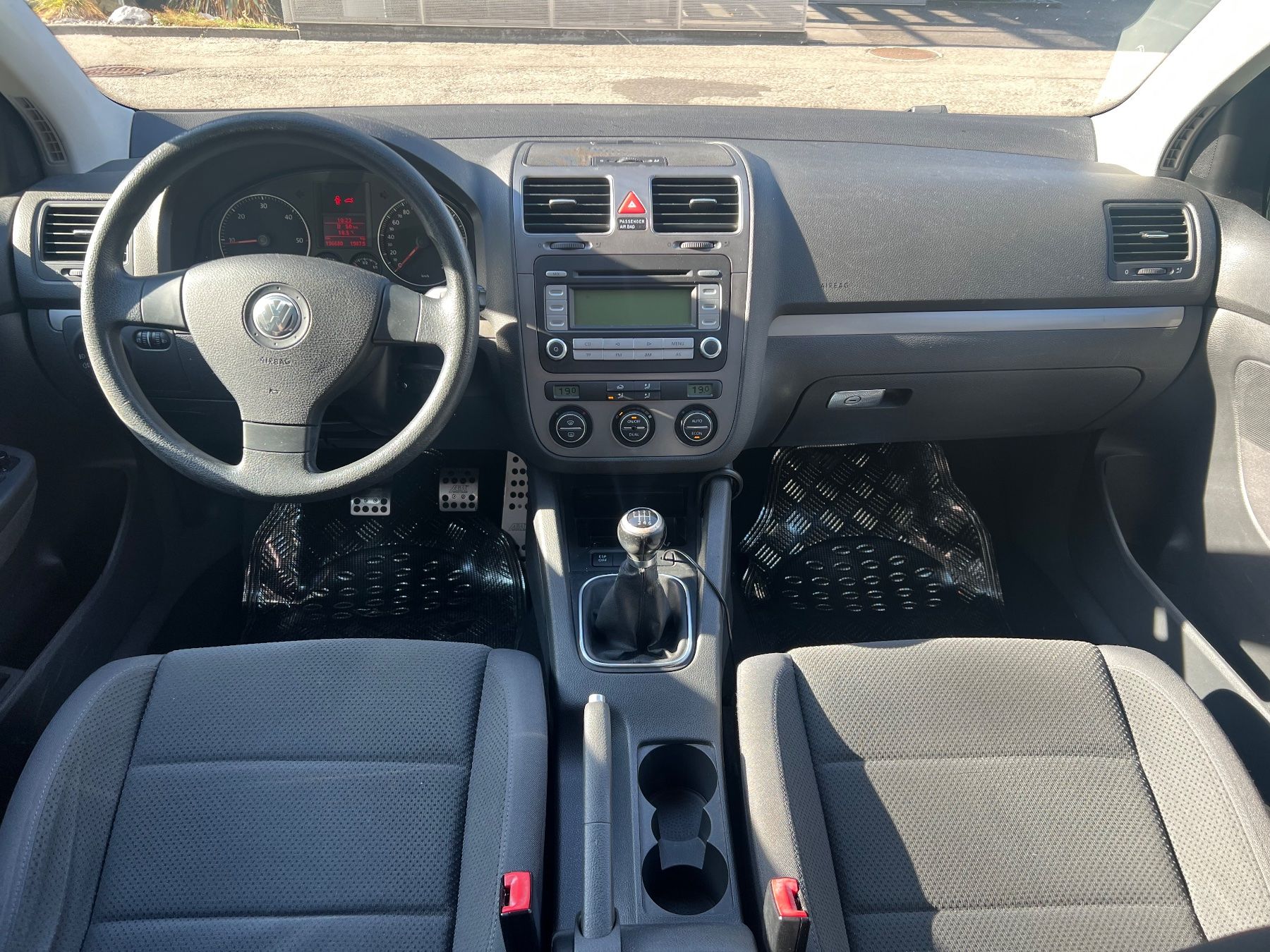 VW Automobili: VW GOLF 2.0TDI 4MOTION AB MFK 1.Hand – Usato da Lichtensteig venduto da elektronik-service 4