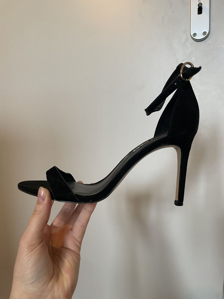 Mango Damenschuhe: Black Mango Suede Heels, size 39 – Gebraucht aus Roche VD von closetcleanse