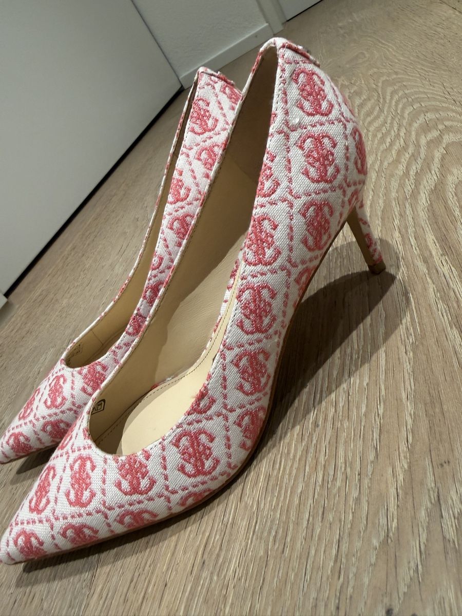 Guess Scarpe da donna: Guess Pumps Gr. 39 – Nuovo (secondo la descrizione) da Oberentfelden venduto da mir_6dfk 1
