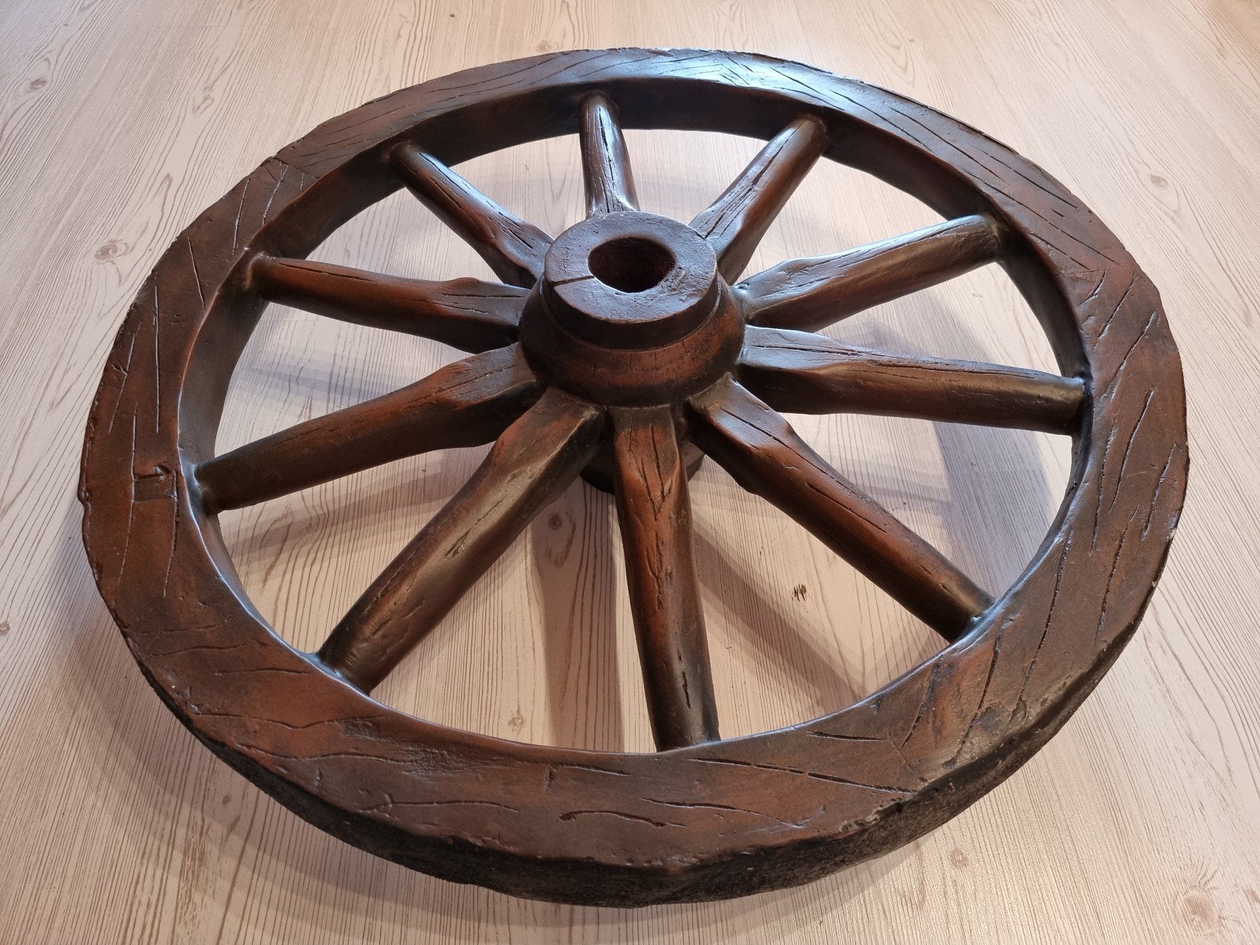 Tutte le decorazioni: Dekoratives, neues, rustikales Wagenrad 65cm – Nuovo e nell'imballaggio originale da Reigoldswil venduto da Rueschelrutscher 4