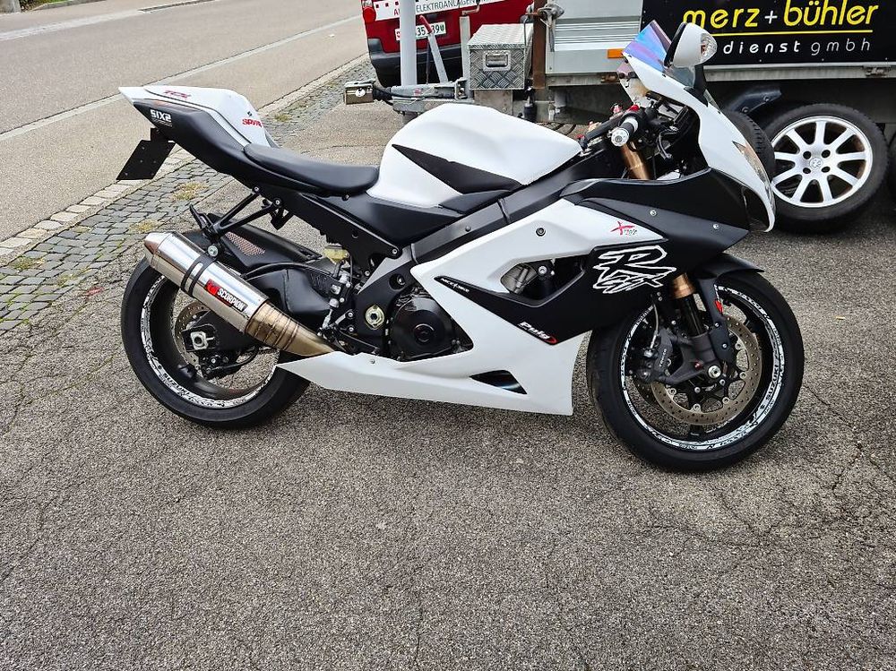 Suzuki Strada: Suzuki Gsx-r 1000 K5 K6 - Sehr günstig! – Usato da St. Gallen venduto da makii_bn 1