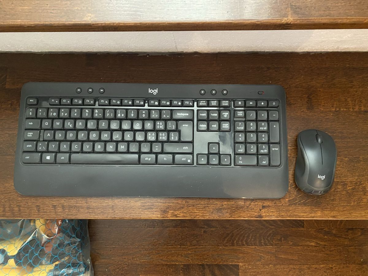 Logitech Tastiere: Clavier et souris sans fil – Usato da Le Noirmont venduto da Chreeba