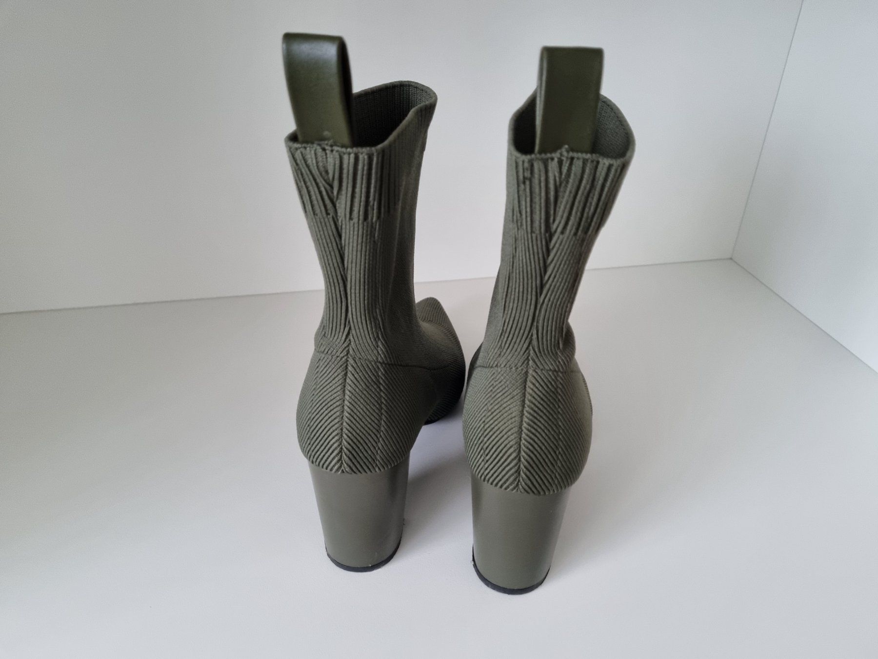 Damenschuhe: Stiefelette Gr. 37 Elastischer Stoff grün – Neu (gemäss Beschreibung) aus Zofingen von fel_6gj7 1