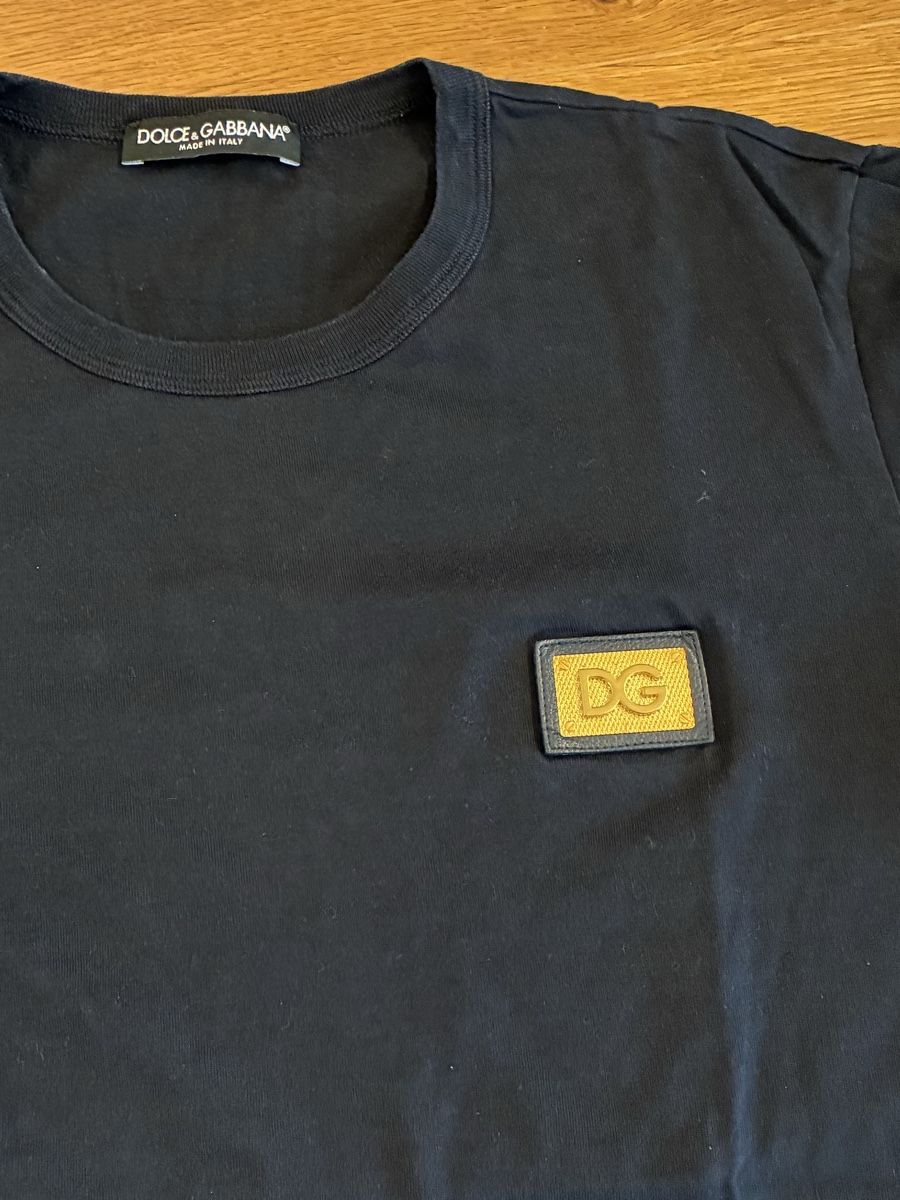 T-Shirts: Dolce&Gabbana T-Shirt mit Logo Patch – Gebraucht aus Wangen SZ von el_paso08 1