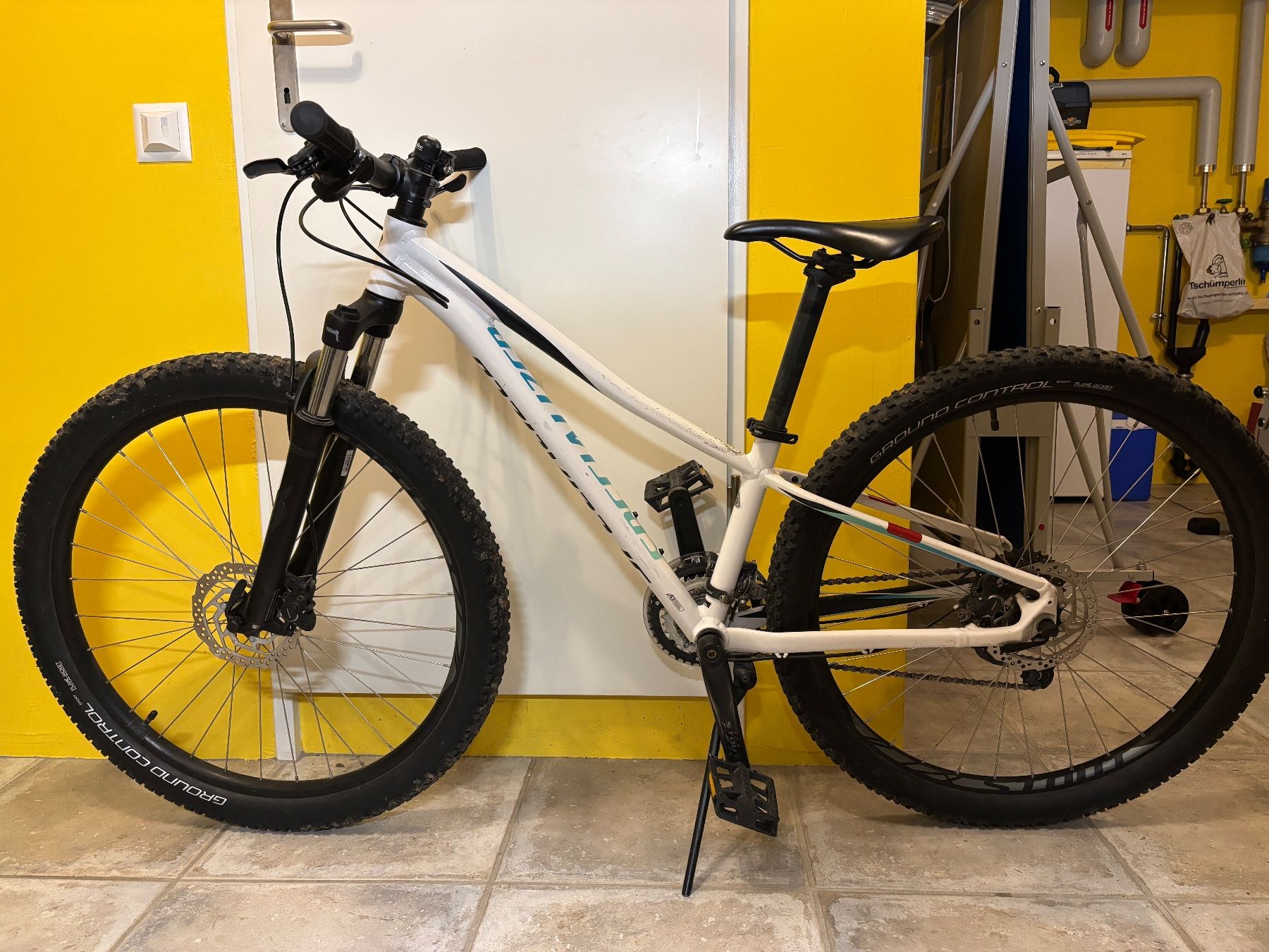 Specialized Velos: Specialized Pitch Comp 27.5 Zoll, in weiss – Gebraucht aus Stäfa von Talaso 1