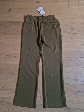 NEU Stradivarius Hose Gr. M Grün Damen Soft touch Material