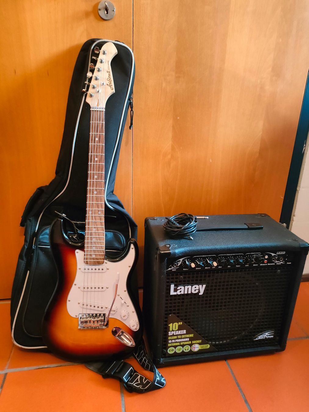 Aria Strumenti musicali: E-Gitarre Set für Kinder – Usato da Zürich venduto da Carpenters-of-Old