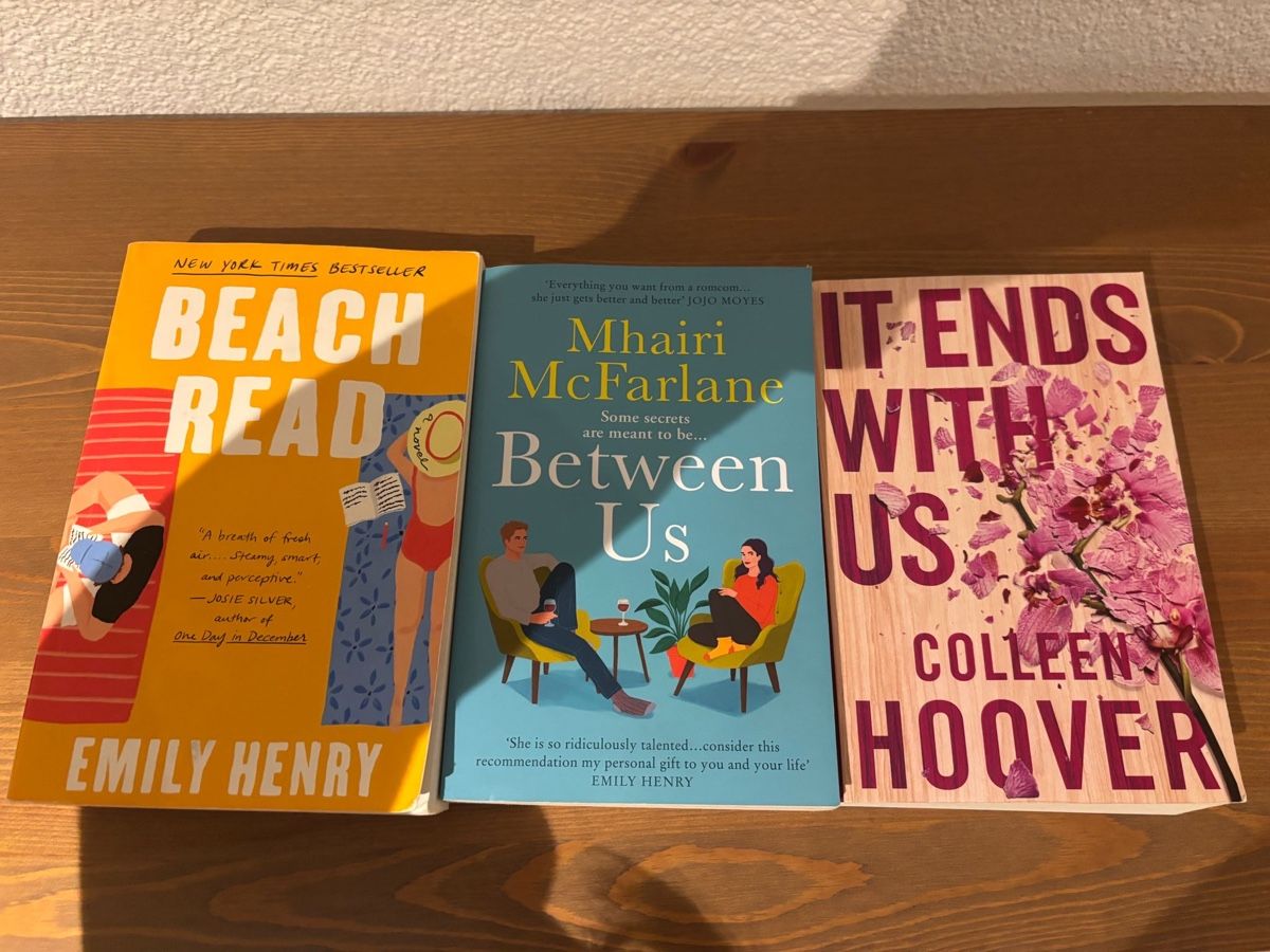 Libri: Englische Bücher - Between Us - Beach read - It ends with us – Usato da Hombrechtikon venduto da Redzonk