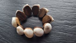 Armband aus Muscheln und Holz aus Indonesien, unbenutzt