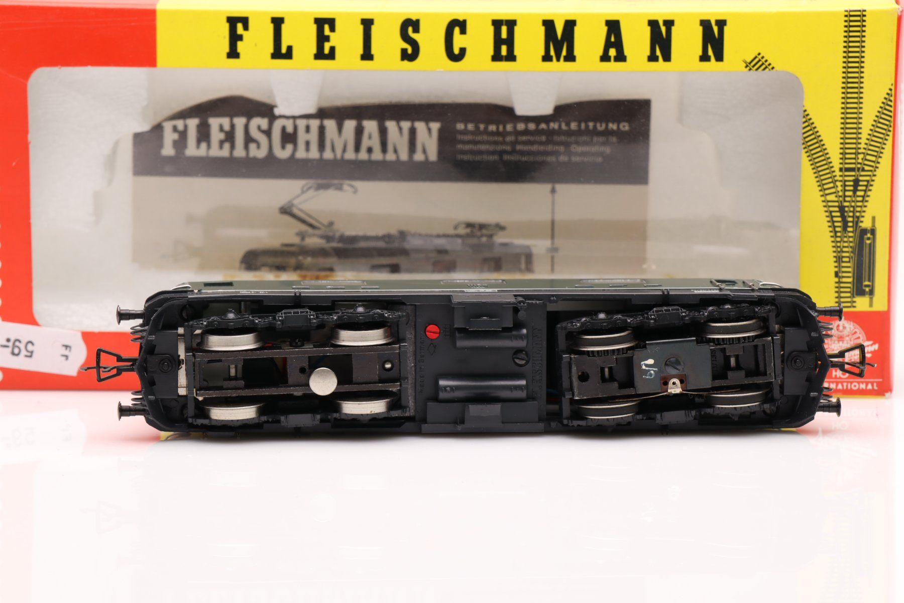 Fleischmann Modellini di ferrovie: Fleischmann 4340 SBB Re 4/4" grün DC, H0 – Usato da Ried (Muotathal) venduto da Modellbahn.swiss 2