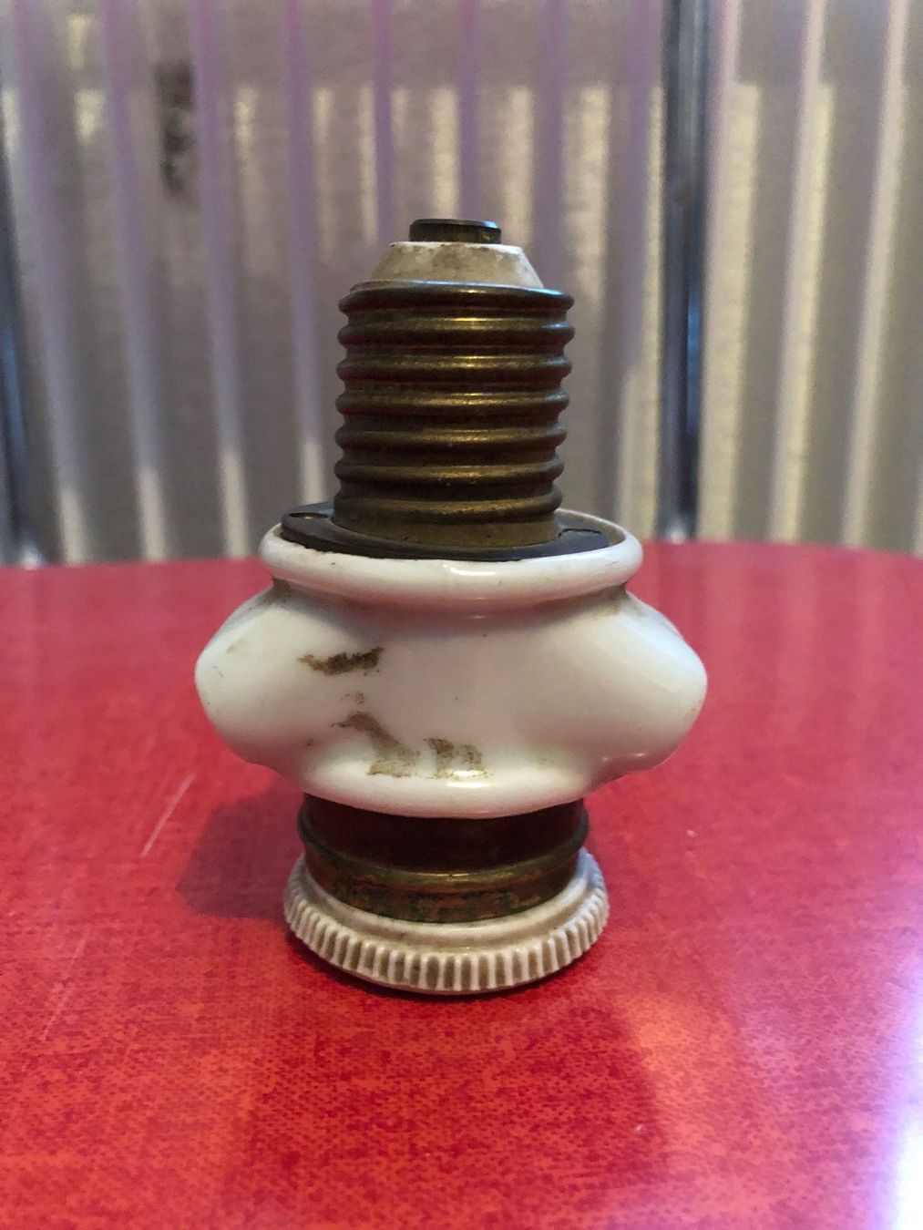 Lampade: Lampenfassung mit Doppelstecker, antik – Usato da Niederurnen venduto da Guste