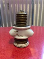 Lampenfassung mit Doppelstecker, antik