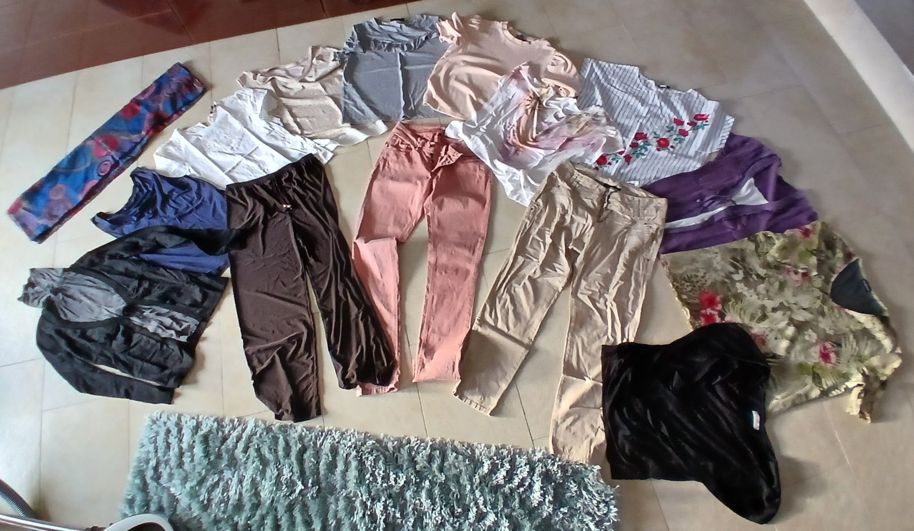 Lotti di vestiti: 15-teiliges Kleiderpaket – Usato da Liestal venduto da piperpa