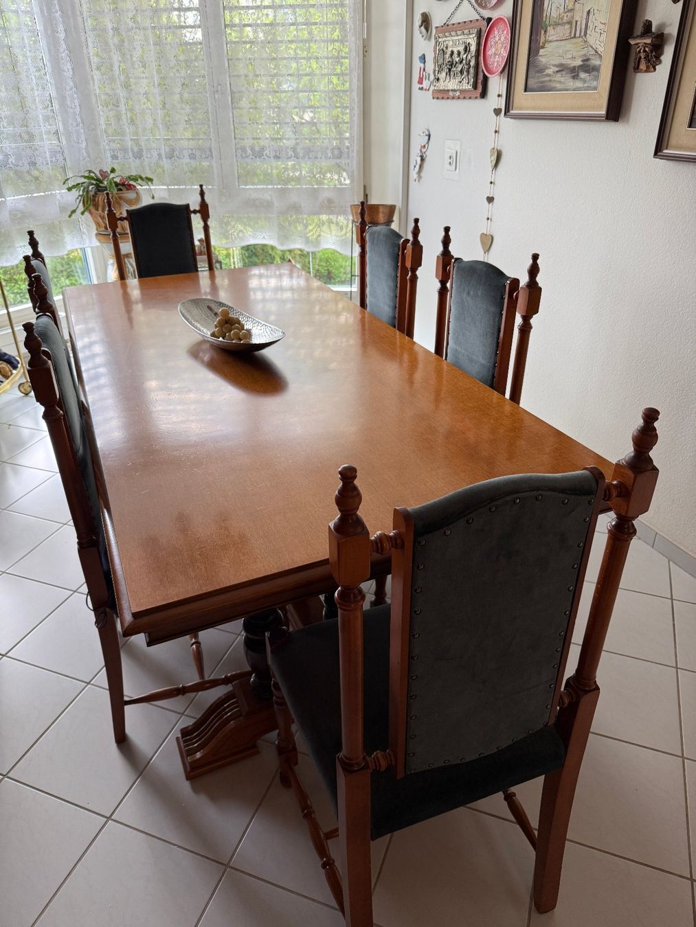 Set di tavolo e panche: Edler Holz Esstisch mit 6 Stühlen – Usato da Stein AG venduto da Svenbobo