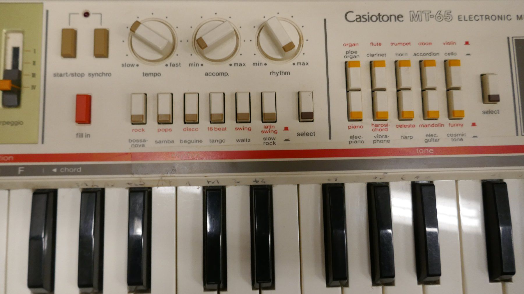 Casio Instruments de musique: Casio MT-65 Keyboard – D'occasion à Wenslingen par FairlightCMI 4