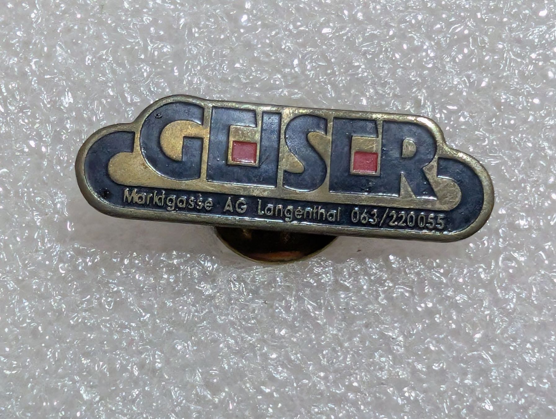Plaketten & Abzeichen: Ansteckpin 256: Geiser – Gebraucht aus Oppligen von Pin-Fall-Shop