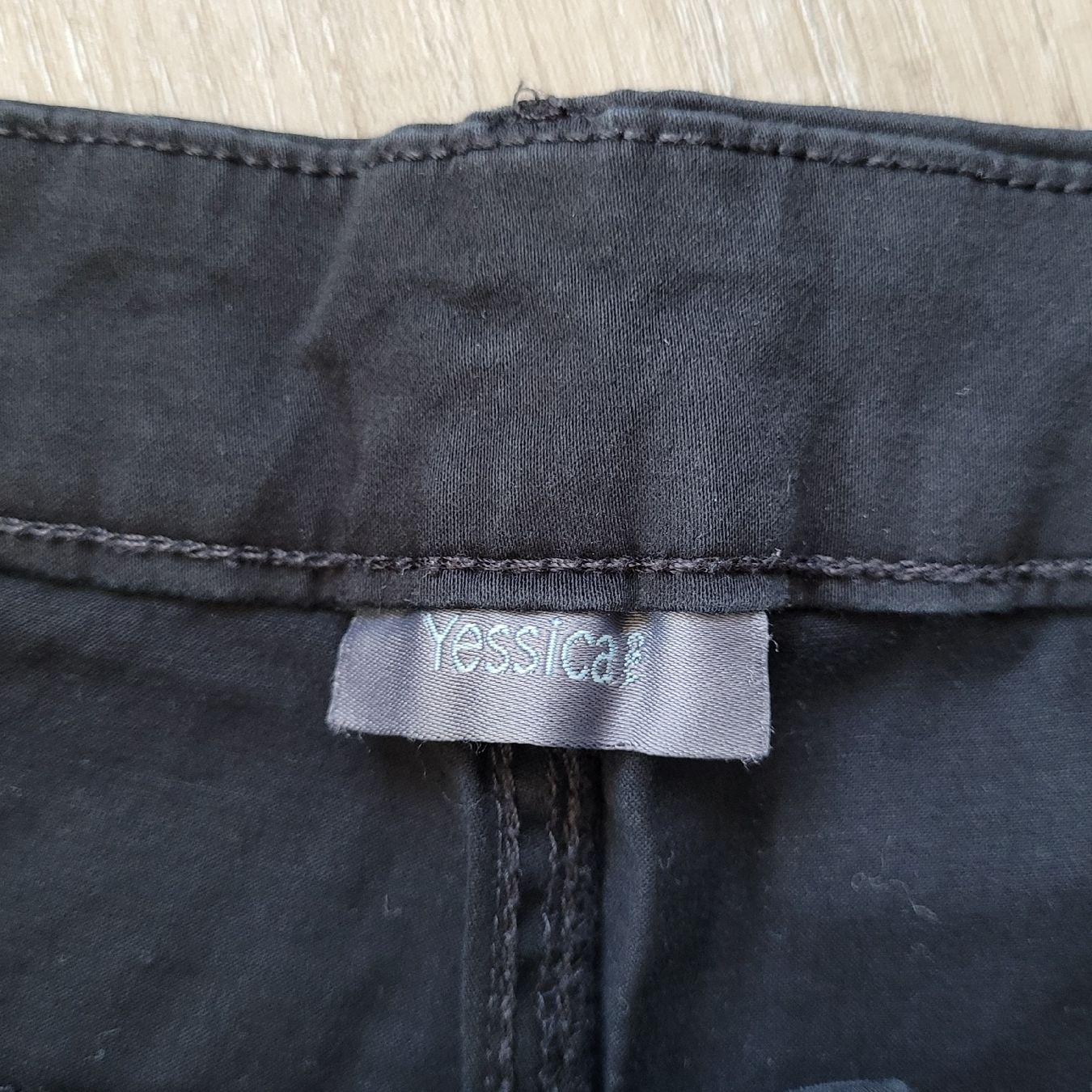 Pantaloni: schwarze Shorts 42 – Usato da Niederbuchsiten venduto da klengyel 3