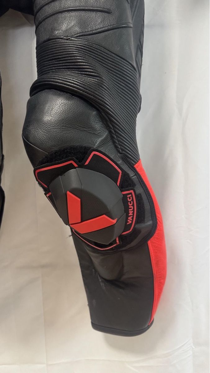 Dainese Protezioni & Imbottiture: Lederkombi Dainese  – Nuovo (secondo la descrizione) da Emmetten venduto da Blueeee 5