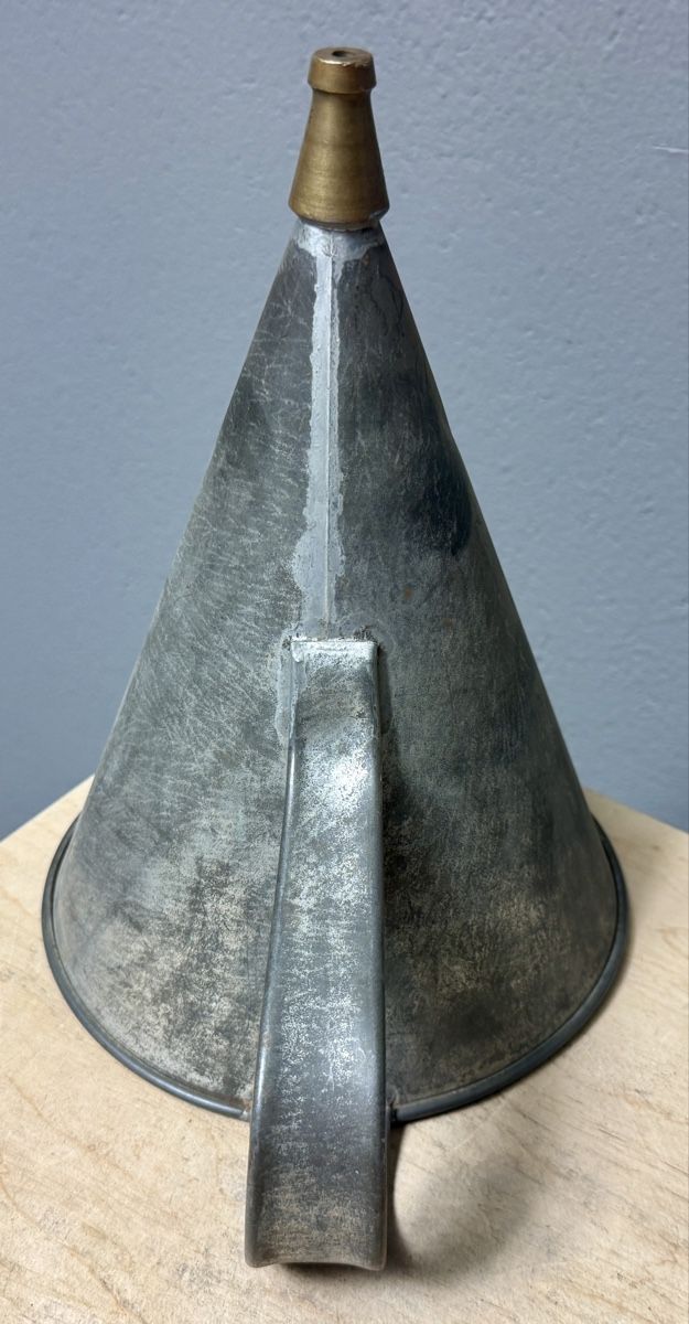 Altri elettrodomestici e apparecchi d’epoca: Antiker Trichter 23.5 cm mit Gebrauchsspuren – Usato da Rothrist venduto da Luckywinner 6