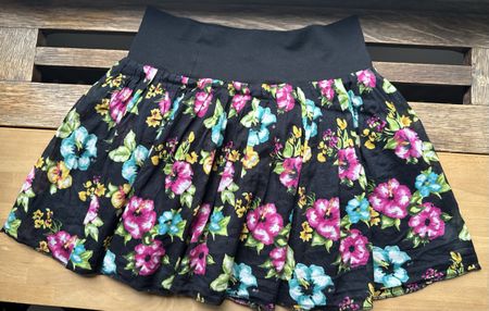 Cute Floral Skirt - Perfect for Summer Parties!