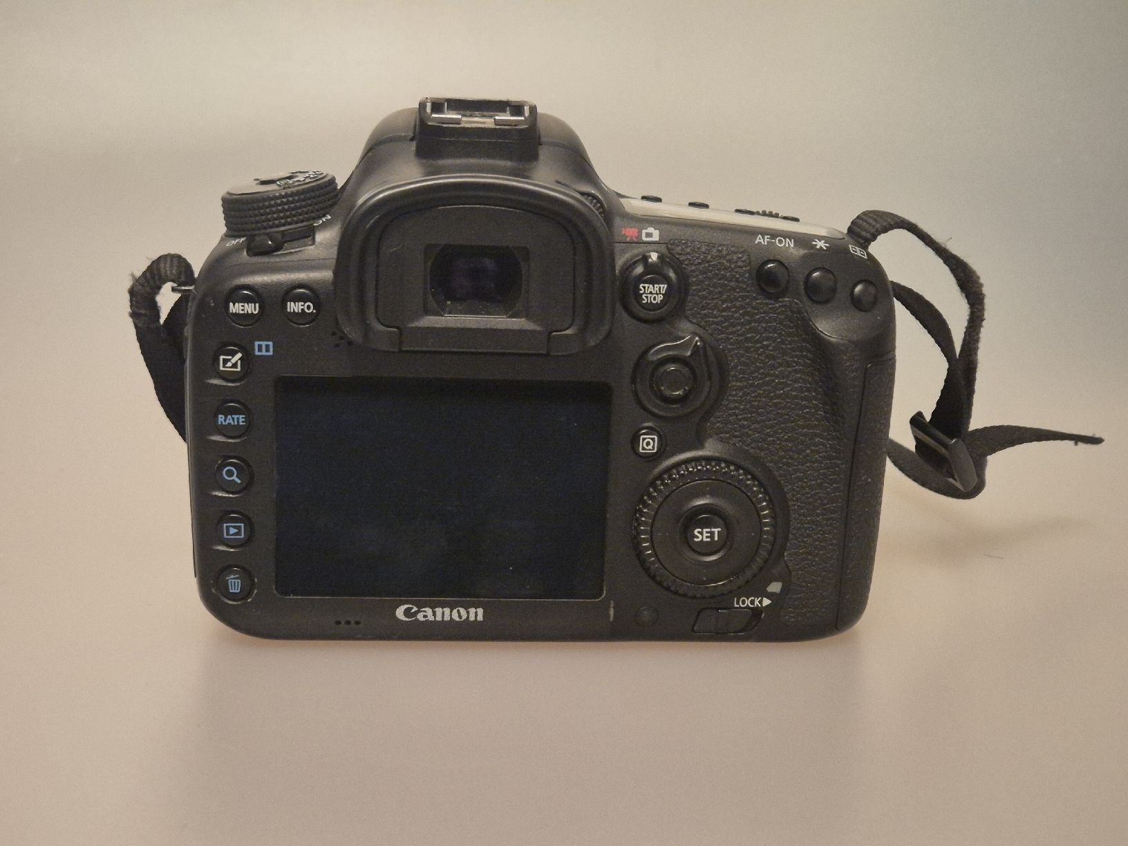 Canon Fotocamera: Canon EOS 7D Mark II mit Objektiv und Blitz gebraucht – Usato da Valchava venduto da Pepe690 2