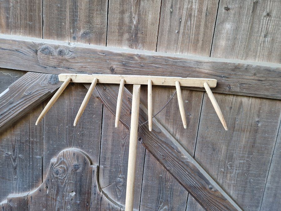Tutti gli attrezzi: Heurechen Holzrechen antik – Usato da Oetwil am See venduto da tapirus 2
