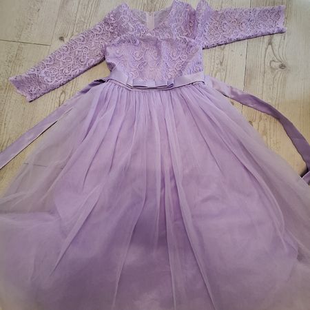 Lila Kleid, Grösse 140, perfekt für kleine Prinzessinnen!