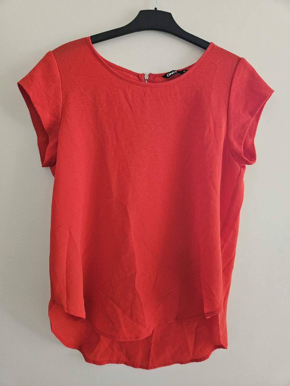 Only T-shirt: T-Shirt von Only in rot – Nuovo (secondo la descrizione) da Ebikon venduto da SecondChance_byM